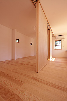 南部赤松（ナンブアカマツ）無垢フローリング　施工写真