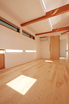 南部赤松（ナンブアカマツ）無垢フローリング　施工写真