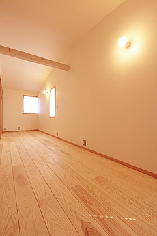 南部赤松（ナンブアカマツ）無垢フローリング　施工写真