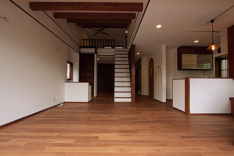 ブラウン アッシュ　床暖房対応　無垢フローリング　施工写真