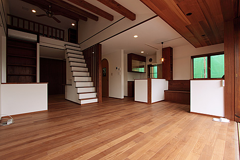 ブラウン アッシュ　床暖房対応　無垢フローリング　施工写真