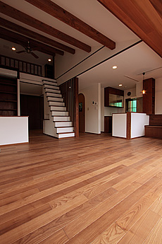 ブラウン アッシュ　床暖房対応　無垢フローリング　施工写真