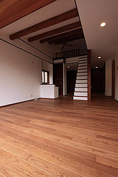 ブラウン アッシュ　床暖房対応　無垢フローリング　施工写真