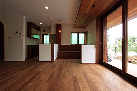 ブラウン アッシュ　床暖房対応　無垢フローリング　施工写真