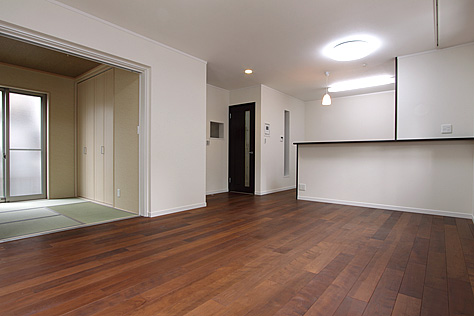 ブラウン バーチ　床暖房対応　無垢フローリング　施工写真