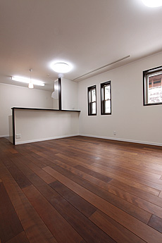 ブラウン バーチ　床暖房対応　無垢フローリング　施工写真