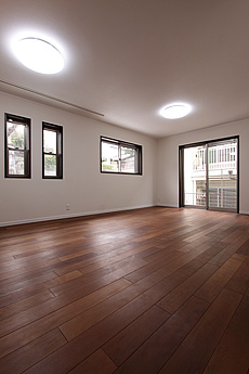 ブラウン バーチ　床暖房対応　無垢フローリング　施工写真