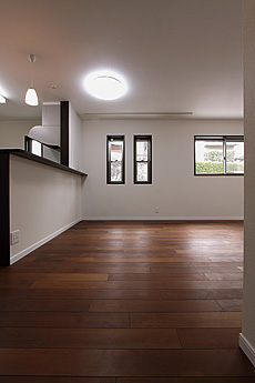 ブラウン バーチ　床暖房対応　無垢フローリング　施工写真