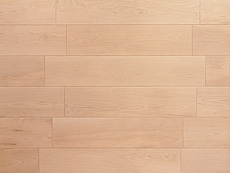 写真：バーチ（カバ）　フローリング　無塗装・節なし・ツナギ面V溝入りUNI