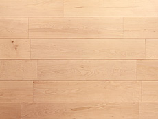 写真：バーチ（カバ）　フローリング　無塗装・小節・ツナギ面V溝入りUNI