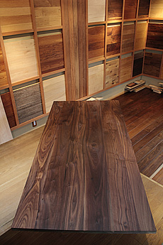 写真：ブラックウォールナット　巾ハギ板