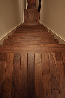 ブラックウォールナット　無垢フローリング　施工写真