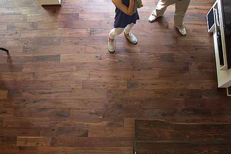 ブラックウォールナット　無垢フローリング　施工写真