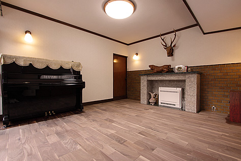 ブラックウォールナット　無垢フローリング　施工写真