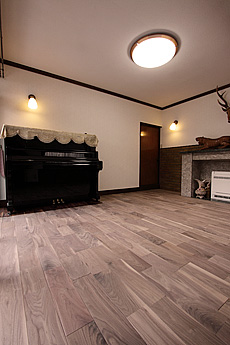 ブラックウォールナット　無垢フローリング　施工写真