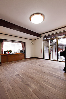 ブラックウォールナット　無垢フローリング　施工写真