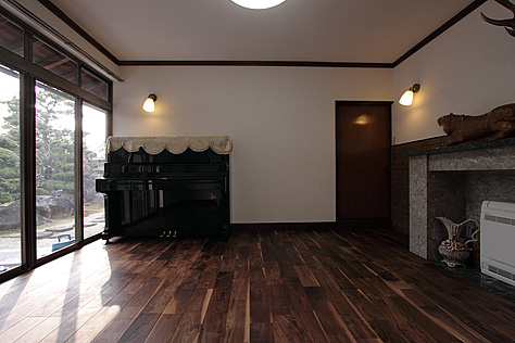 ブラックウォールナット　無垢フローリング　施工写真