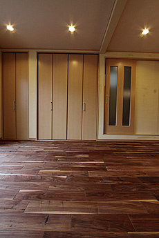 ブラックウォールナット　無垢フローリング　施工写真