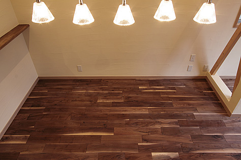 ブラックウォールナット　無垢フローリング　施工写真