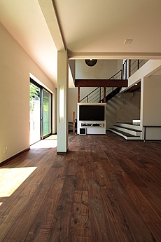 ブラックウォールナット　無垢フローリング　施工写真