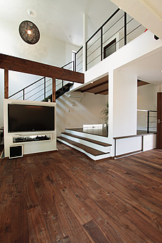 ブラックウォールナット　無垢フローリング　施工写真