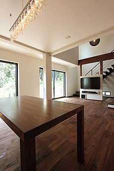 ブラックウォールナット　無垢フローリング　施工写真