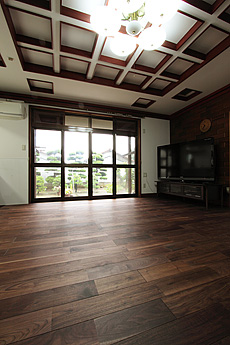 ブラックウォールナット　無垢フローリング　施工写真