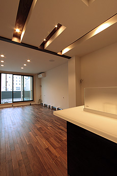 ブラックウォールナット　無垢フローリング　施工写真