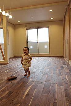 ブラックウォールナット　無垢フローリング　施工写真