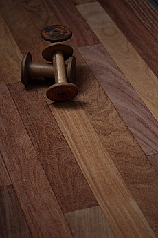 写真：クマル　無垢フローリング