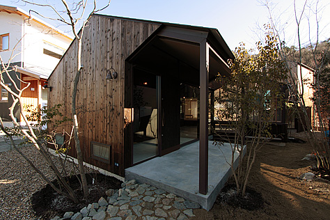 焼杉板（外壁材、杉焼き板）　施工写真