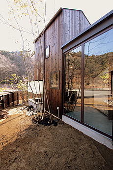 焼杉板（外壁材、杉焼き板）　施工写真