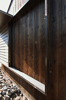 焼杉板（外壁材、杉焼き板）　施工写真