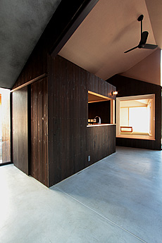 焼杉板（外壁材、杉焼き板）　施工写真