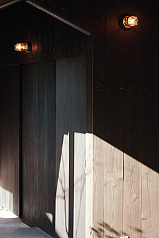 焼杉板（外壁材、杉焼き板）　施工写真