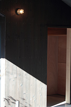 焼杉板（外壁材、杉焼き板）　施工写真