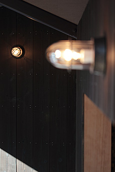 焼杉板（外壁材、杉焼き板）　施工写真