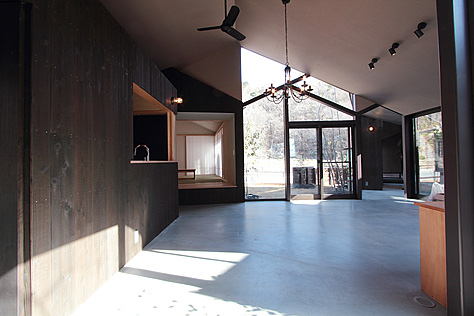 焼杉板（外壁材、杉焼き板）　施工写真