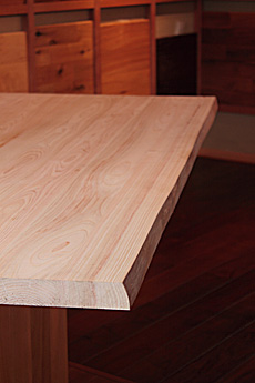 写真：桧（ひのき）　巾ハギ板