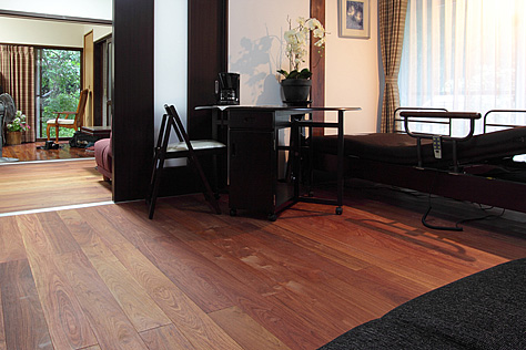 花梨（カリン）　無垢フローリング　施工写真