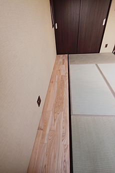 国産　欅（ケヤキ） 無垢フローリング　施工写真