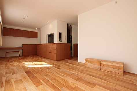 国産　欅（ケヤキ） 無垢フローリング　施工写真