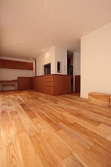 国産　欅（ケヤキ） 無垢フローリング　施工写真