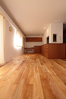 国産　欅（ケヤキ） 無垢フローリング　施工写真
