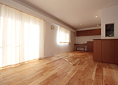 国産　欅（ケヤキ） 無垢フローリング　施工写真