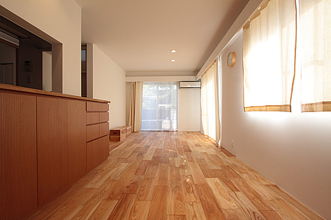 国産　欅（ケヤキ） 無垢フローリング　施工写真