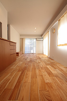 国産　欅（ケヤキ） 無垢フローリング　施工写真