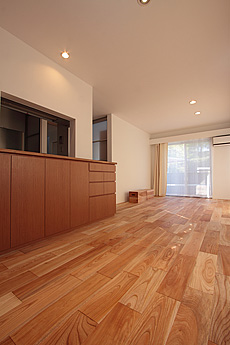 国産　欅（ケヤキ） 無垢フローリング　施工写真