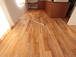 写真：欅（ケヤキ）無垢フローリング