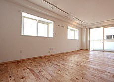 ヨーロピアン・メープル（シカモア）無垢フローリング　施工写真